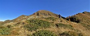 26 In cresta di dosso in dosso saliamo verso la vetta dell'Arete con vista a sx del Valegino